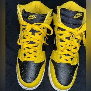 Nike Dunk High. Size 9.5 Black and Yellow